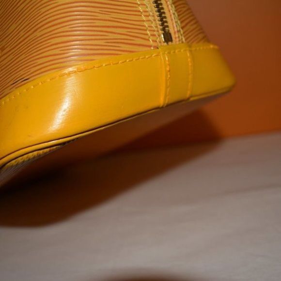 Louis Vuitton Alma Epi Pm Yellow Leather - Picture 7 of 12